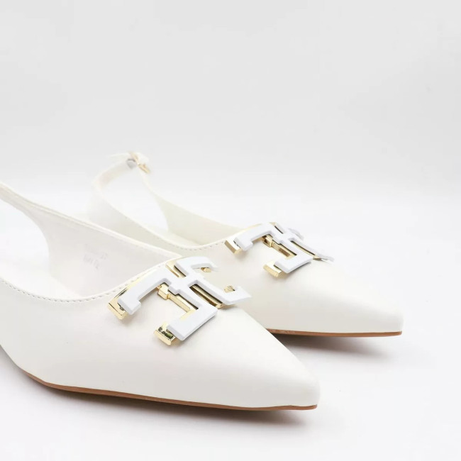 Γοβάκια μυτερά με διακοσμητική αγκράφα Sweet shoes 2809