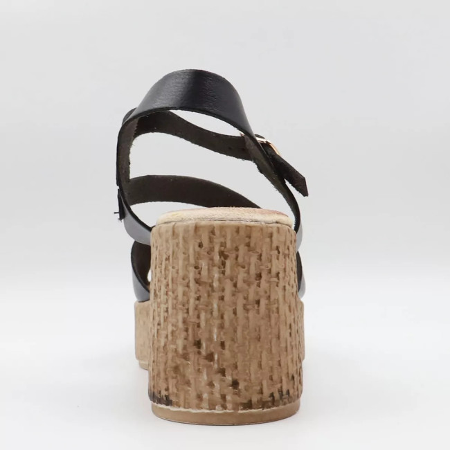 Πέδιλα με λοξό λουράκι & μπαρέτα Sweet shoes Y23260