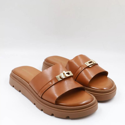 Flatform Σανδάλια με διακοσμητική αγκράφα ML540