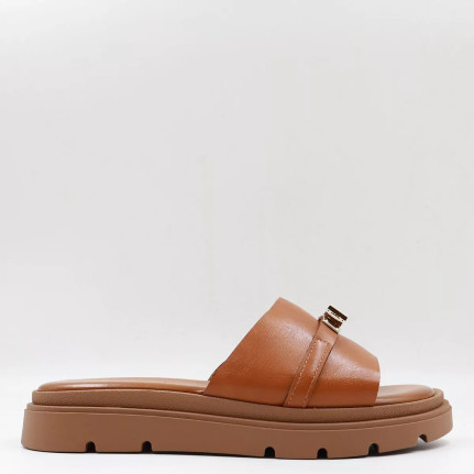 Flatform Σανδάλια με διακοσμητική αγκράφα ML540