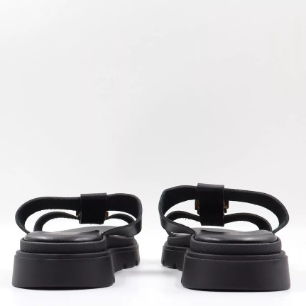 Flatform Σανδάλια με διακοσμητική αγκράφα ML549