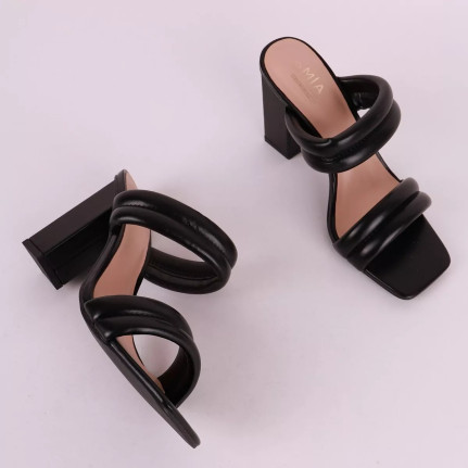 Γυναικεία mules με λουράκια Y8023